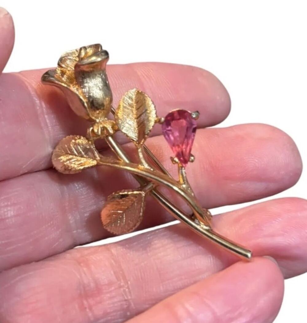 Vintage Avon Rosebud Brooch Pink Rhinestone Flower Gold Tone Floral Pin